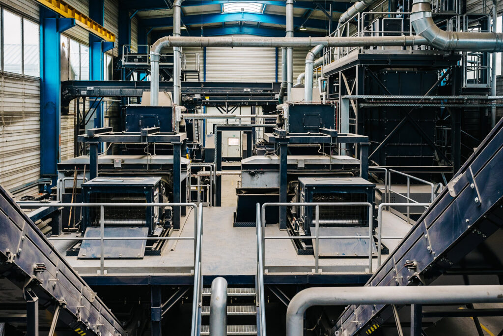 zdjęcia wnętrza hali produkcyjnej